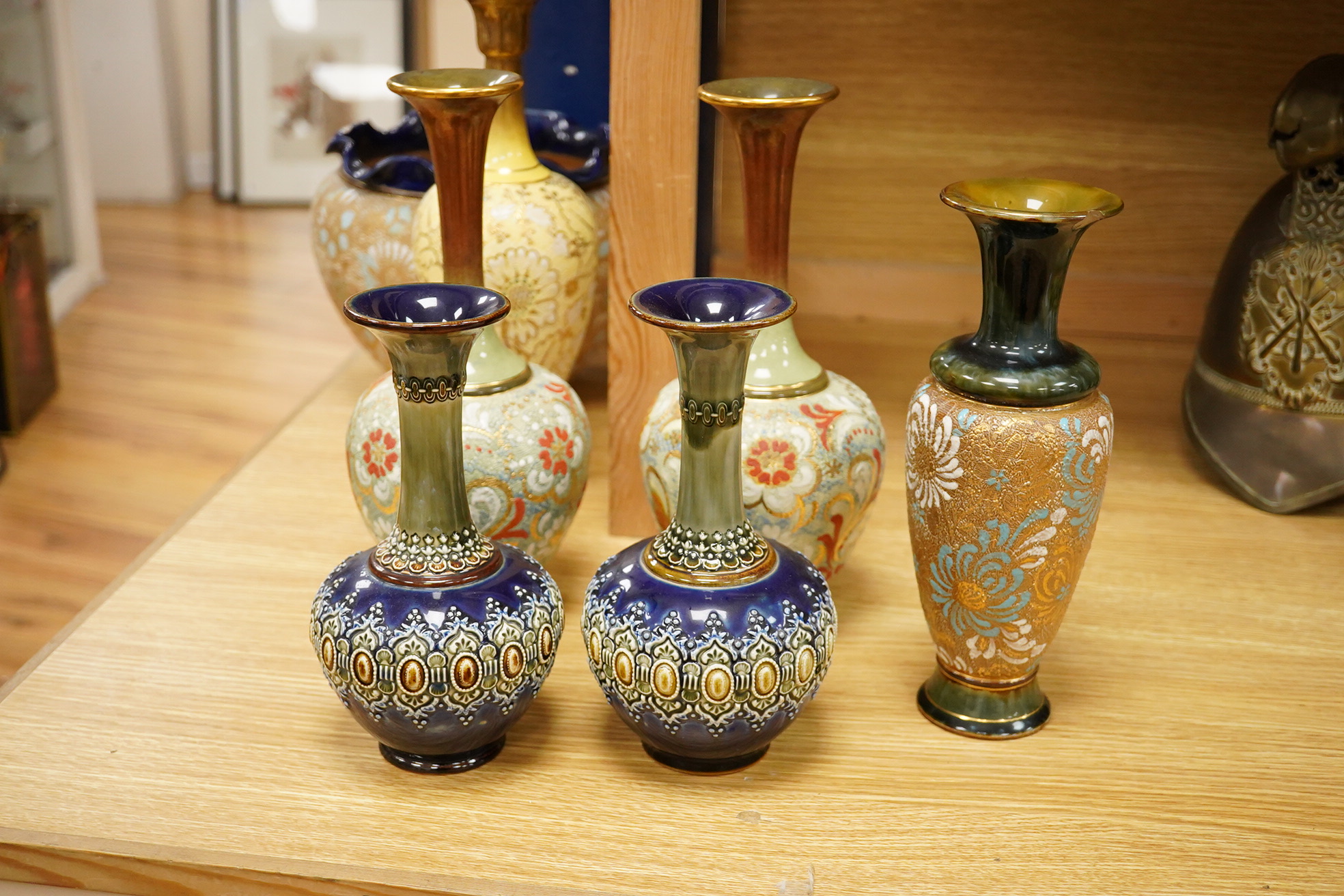 Stow pairs of Royal Doulton vase two single vases and a jardiere - top diameter 21cm